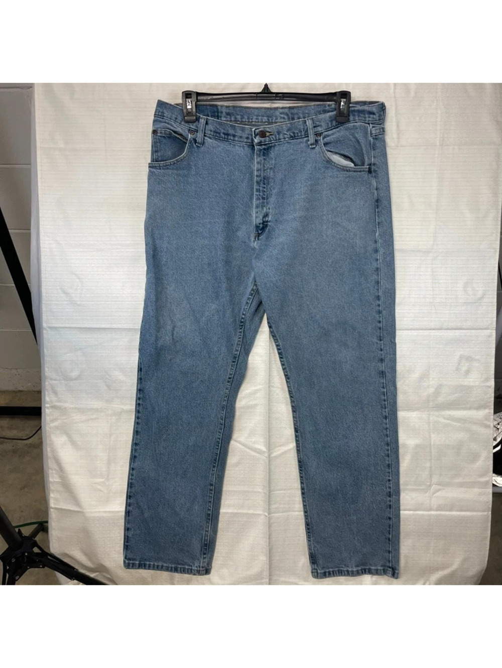 Wrangler Men's Relaxed Fit Light Wash Blue Jeans 40x30 Straight Leg Cotton